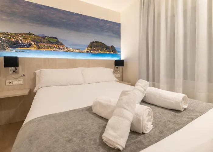 ゲストハウス アトーチャ ルームズ 4*